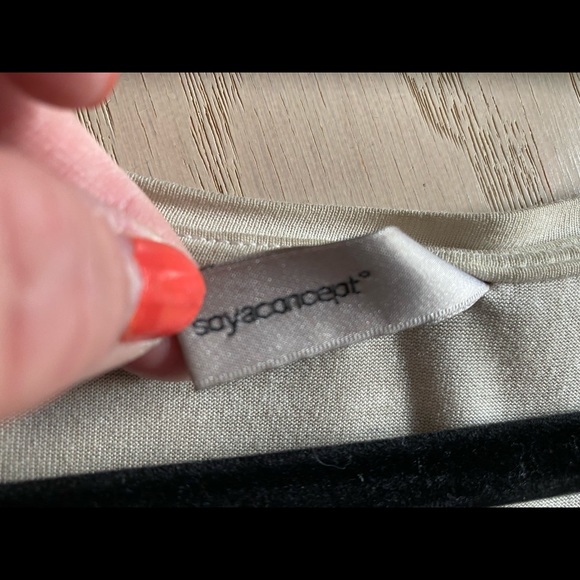 Lace Dress - Picture 3 of 6